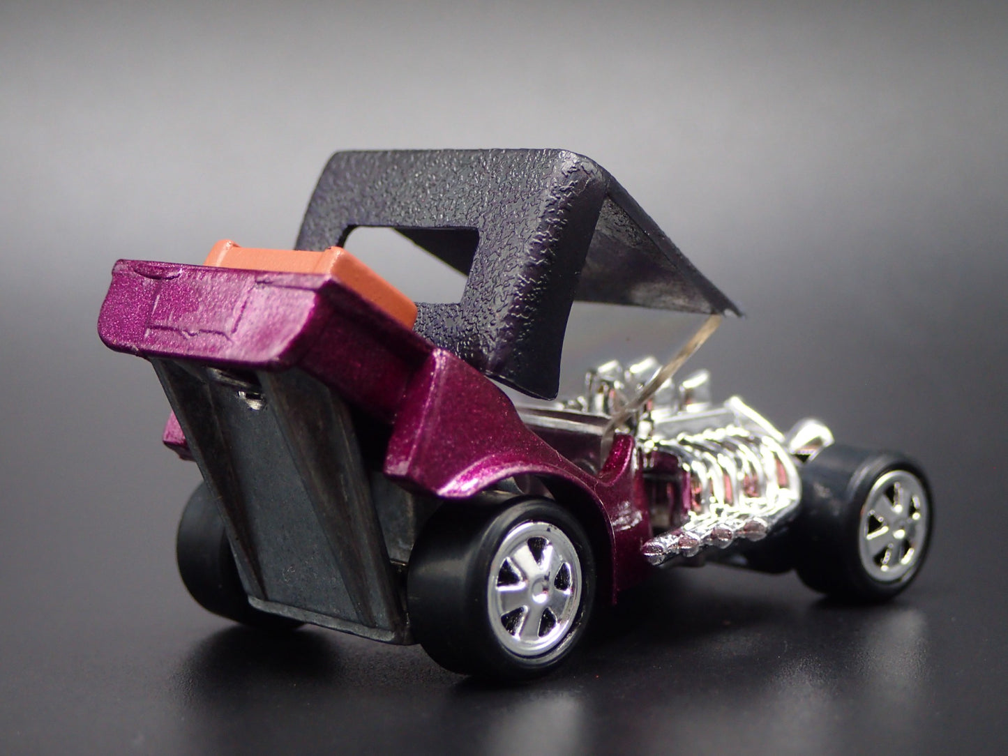 FORD ROADSTER CUSTOM HOT ROD TNT PURPLE 1:64 SCALE DIORAMA DIECAST MODEL CAR