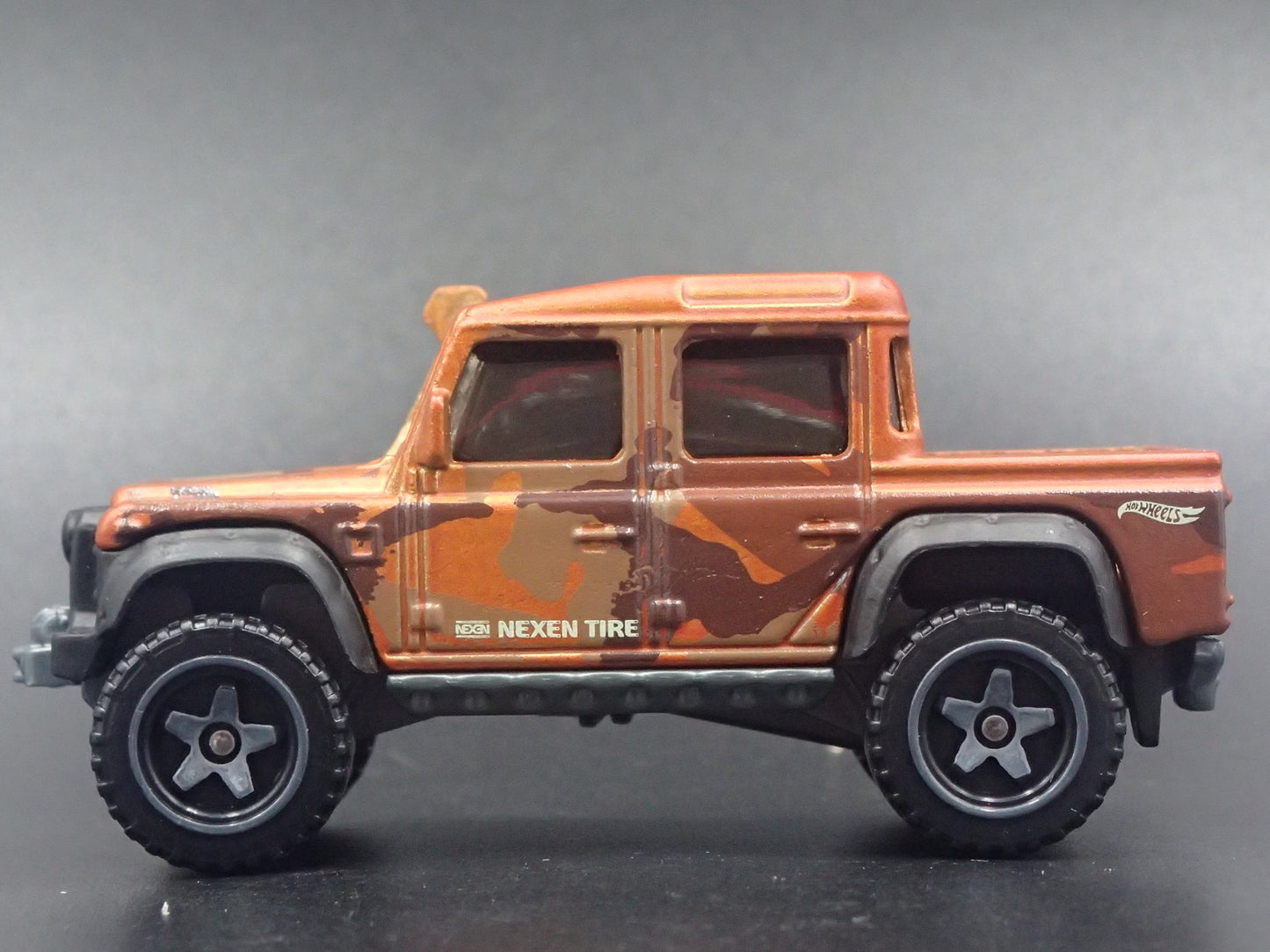 1990-2016 LAND ROVER DEFENDER DOUBLE CAB PICKUP 1/64 SCALE DIECAST MODEL CAR