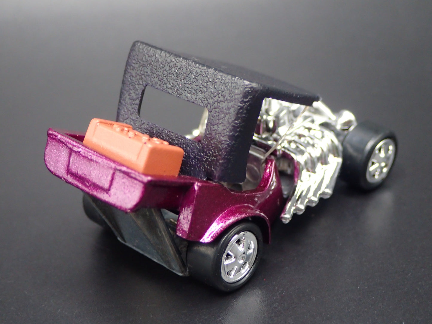 FORD ROADSTER CUSTOM HOT ROD TNT PURPLE 1:64 SCALE DIORAMA DIECAST MODEL CAR