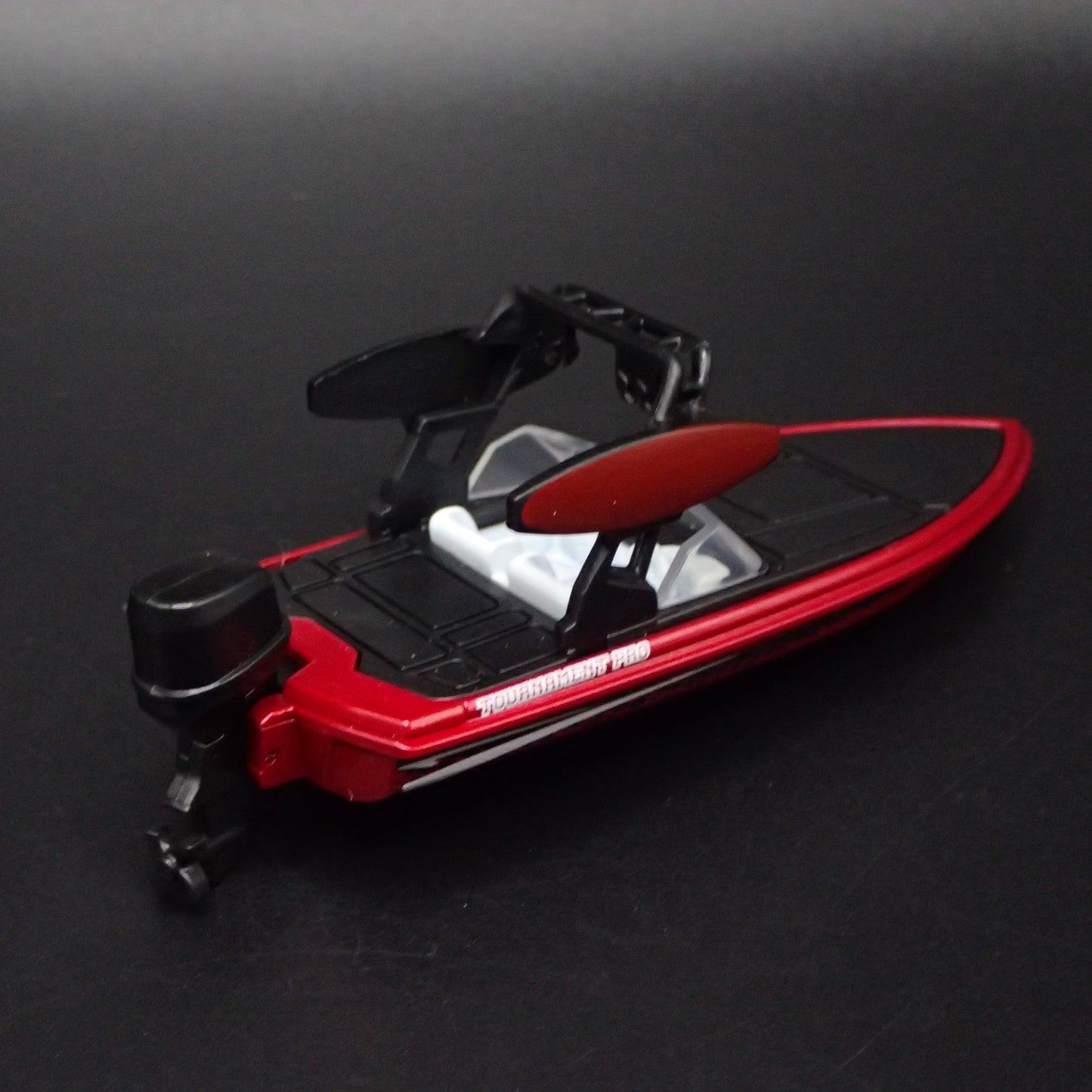 SKI BOAT ON TRAILER w/ HITCH 1:64 SCALE DIORAMA COLLECTIBLE DIECAST MODEL BOAT