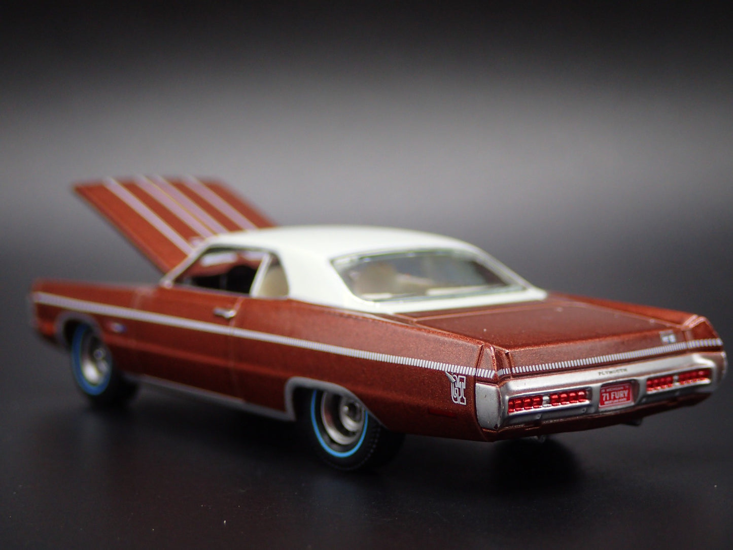 1971 71 PLYMOUTH SPORT FURY GT BRONZE 1/64 SCALE DIORAMA DIECAST MODEL CAR