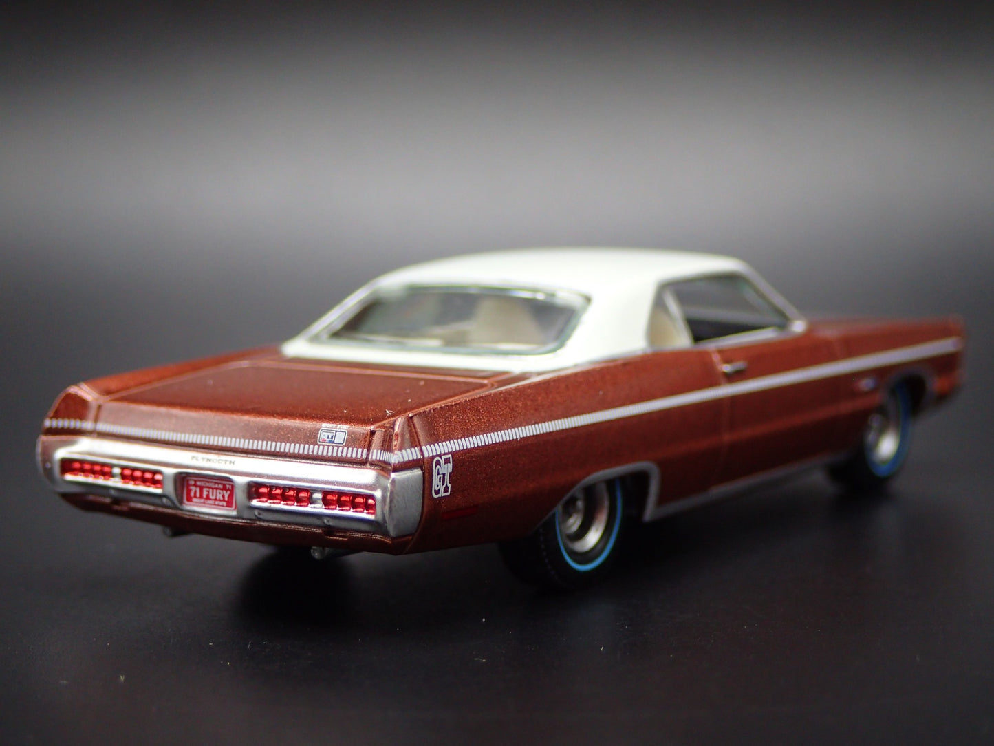 1971 71 PLYMOUTH SPORT FURY GT BRONZE 1/64 SCALE DIORAMA DIECAST MODEL CAR