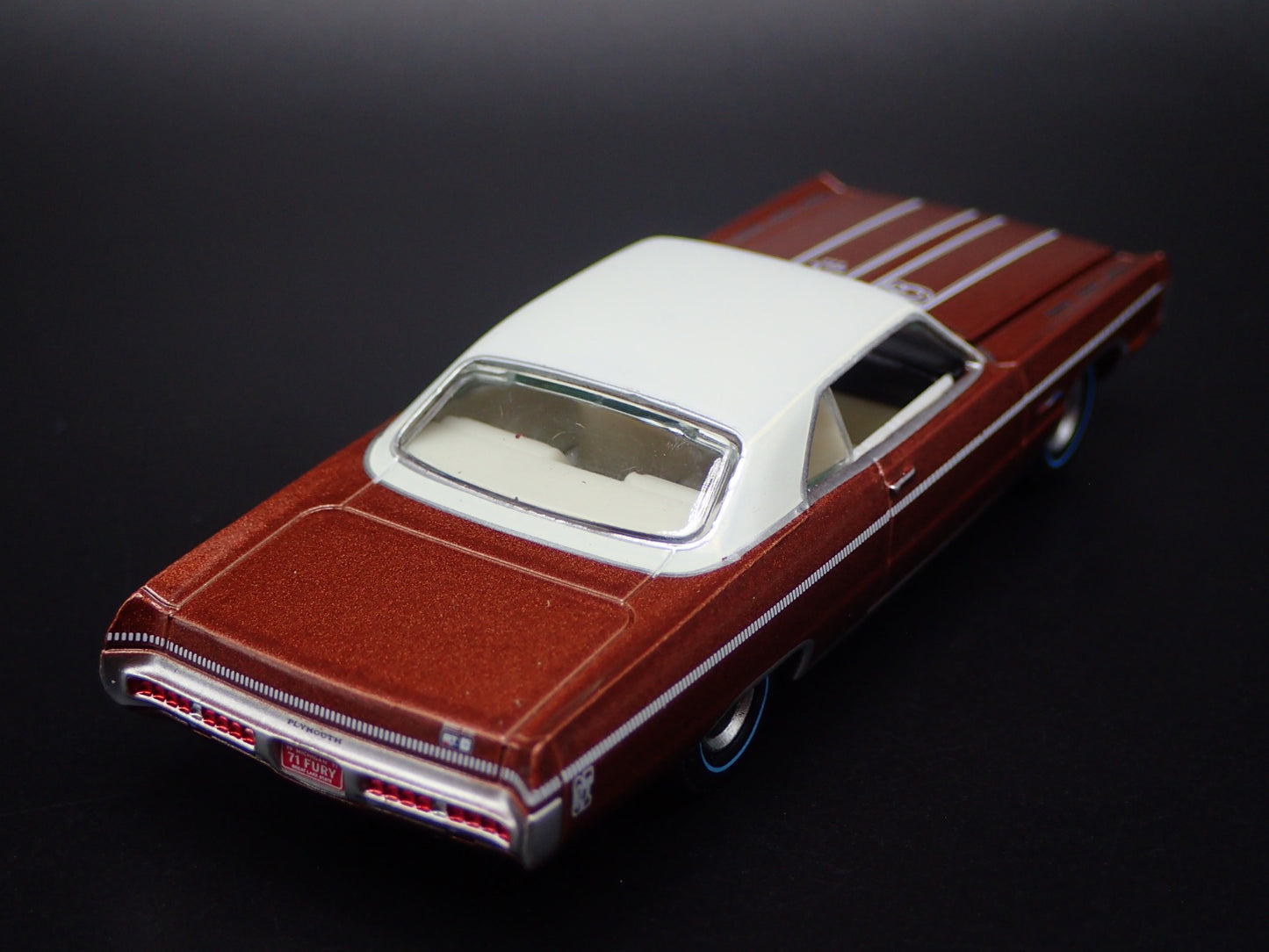 1971 71 PLYMOUTH SPORT FURY GT BRONZE 1/64 SCALE DIORAMA DIECAST MODEL CAR