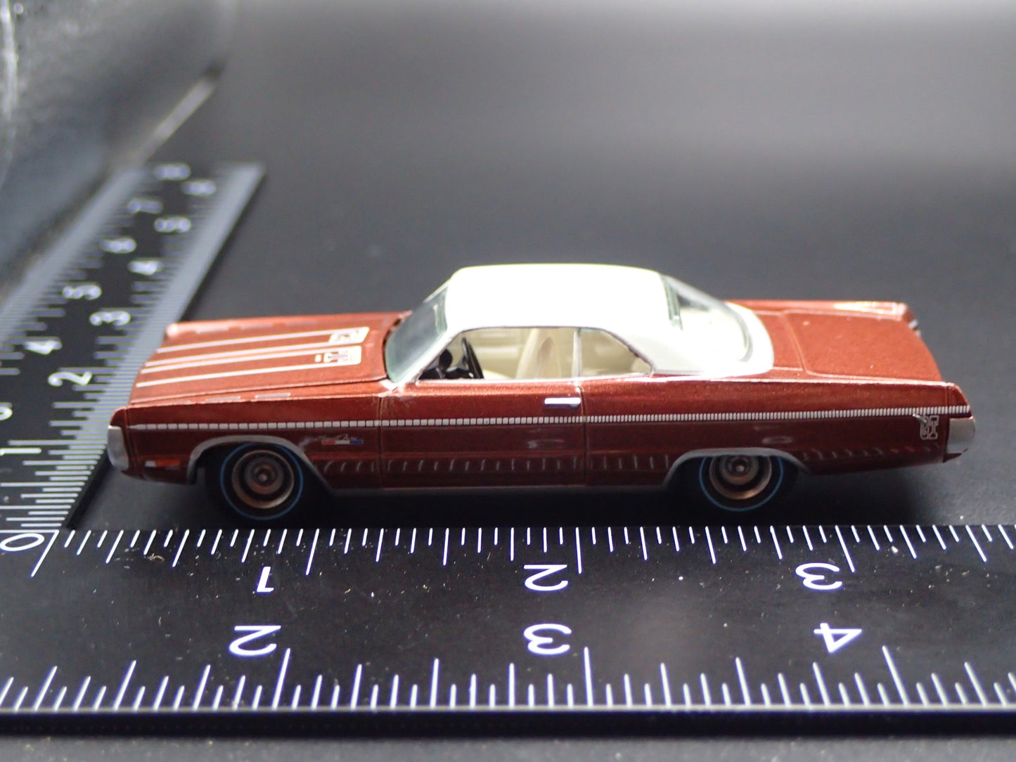 1971 71 PLYMOUTH SPORT FURY GT BRONZE 1/64 SCALE DIORAMA DIECAST MODEL CAR