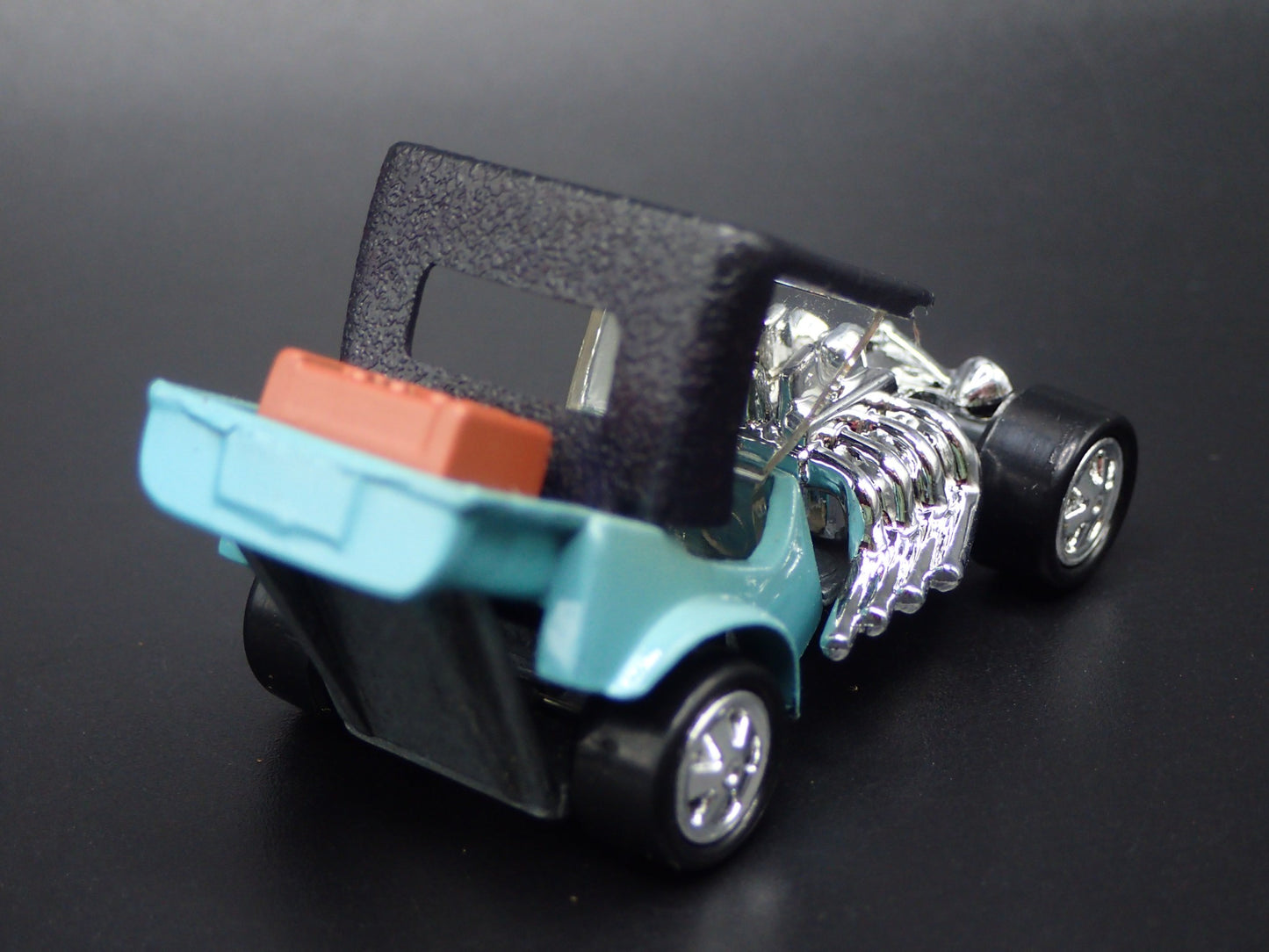 FORD ROADSTER CUSTOM HOT ROD TNT BLUE 1:64 SCALE DIORAMA DIECAST MODEL CAR