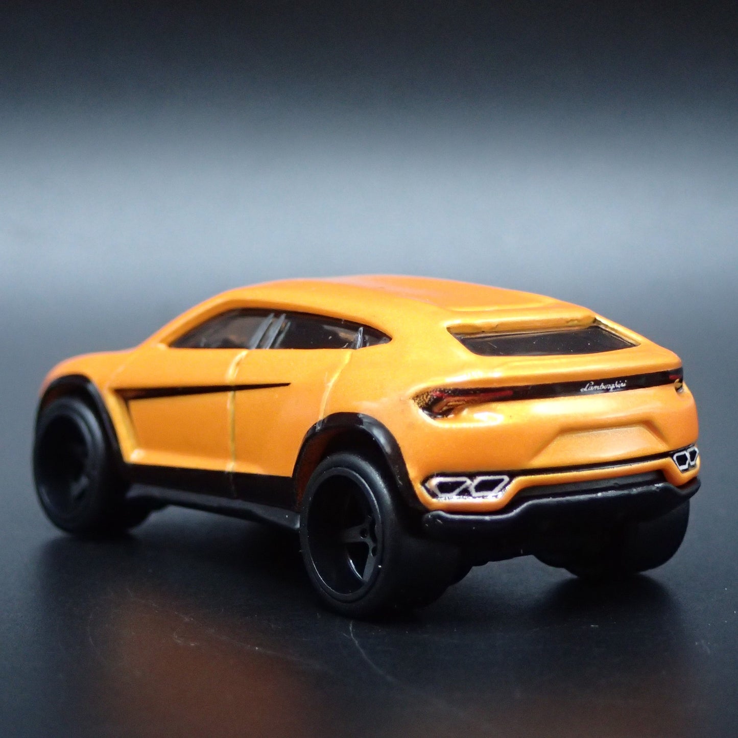 2018-2025 LAMBORGHINI URUS SUV 1:64 SCALE COLLECTIBLE DIORAMA DIECAST MODEL CAR