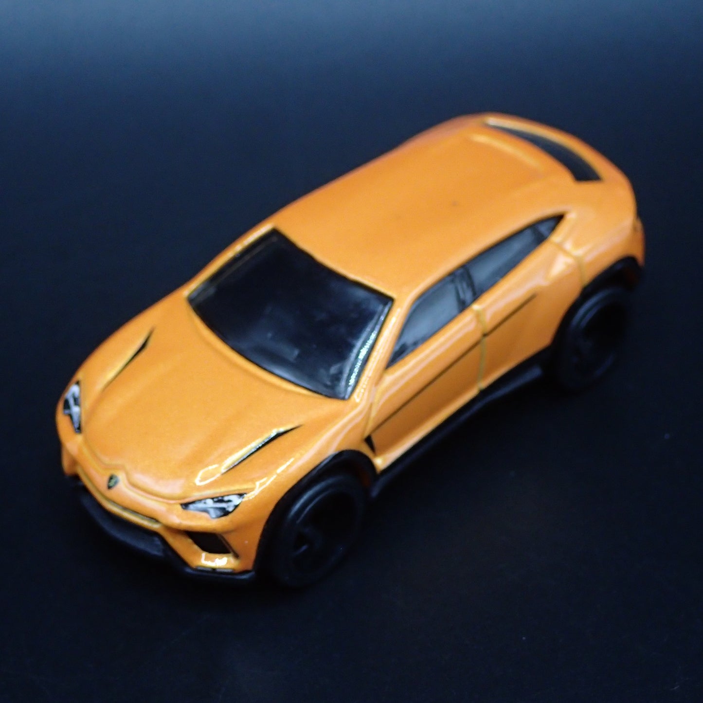 2018-2025 LAMBORGHINI URUS SUV 1:64 SCALE COLLECTIBLE DIORAMA DIECAST MODEL CAR