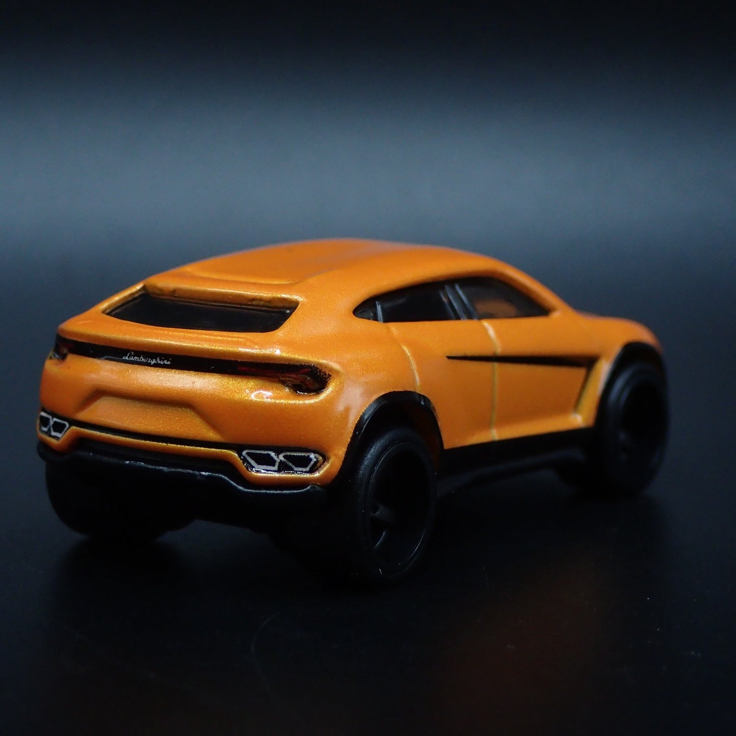 2018-2025 LAMBORGHINI URUS SUV 1:64 SCALE COLLECTIBLE DIORAMA DIECAST MODEL CAR