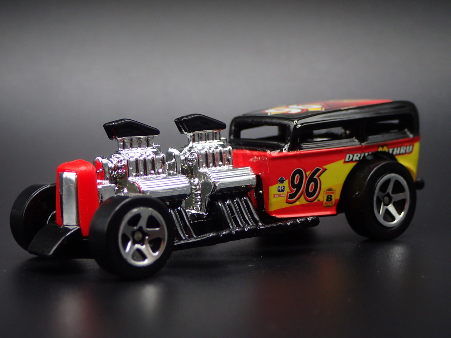 FORD ROADSTER HOT ROD WAY 2 FAST MCDONALDS 1:64 SCALE DIORAMA DIECAST MODEL CAR