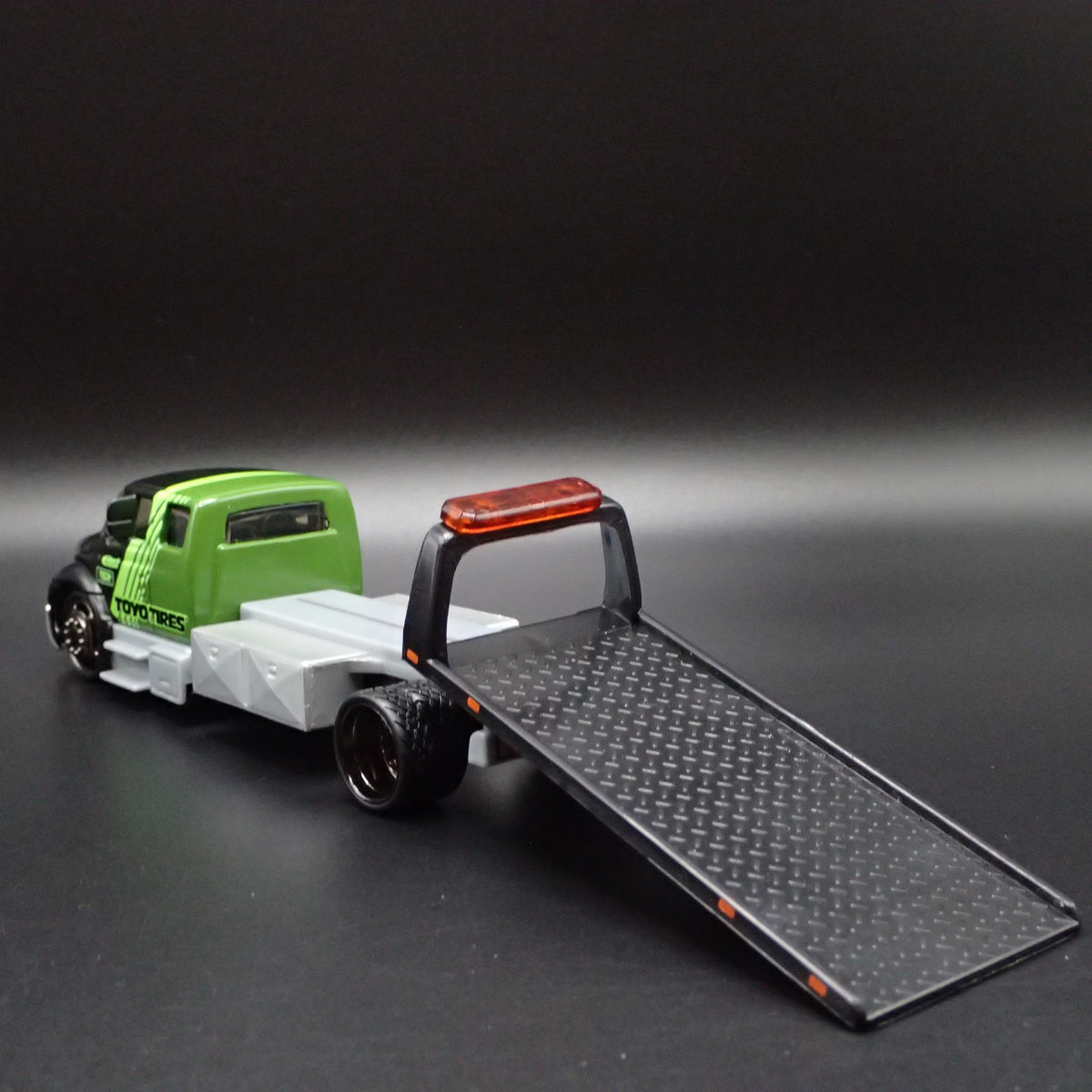 INTERNATIONAL DURASTAR FLATBED TOW TRUCK TOYO TIRES 1/64 SCALE DIECAST MODEL CAR-Burning Rubber Toy Company