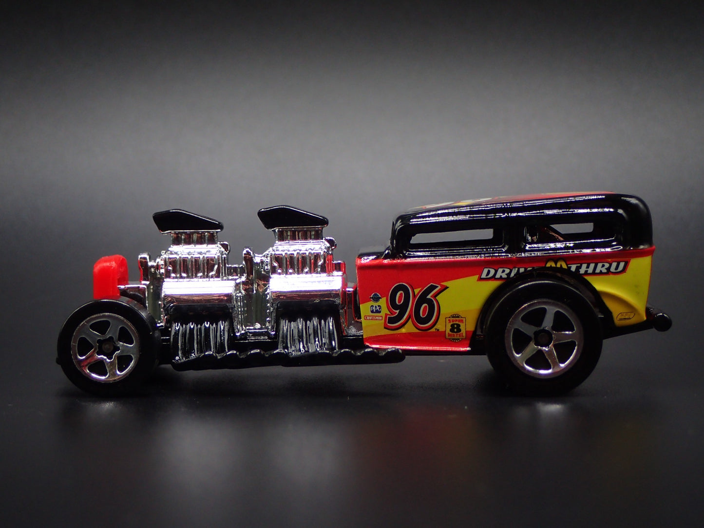 FORD ROADSTER HOT ROD WAY 2 FAST MCDONALDS 1:64 SCALE DIORAMA DIECAST MODEL CAR