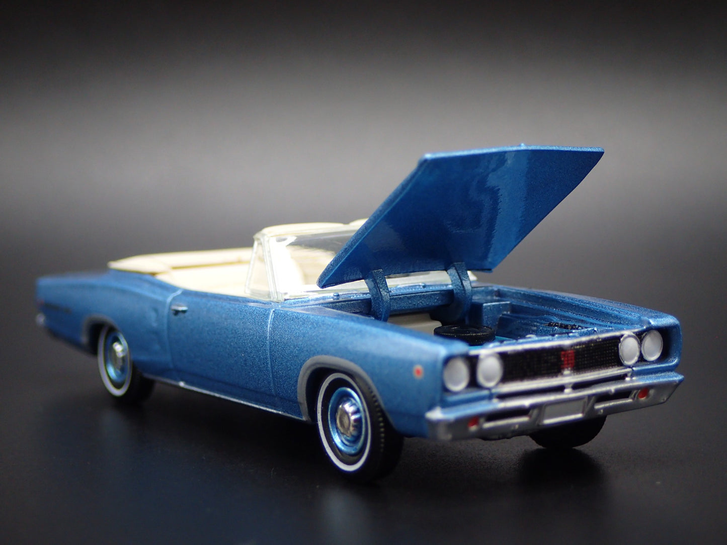1968 68 DODGE CORONET 500 CONVERTIBLE BLUE 1:64 SCALE DIORAMA DIECAST MODEL CAR