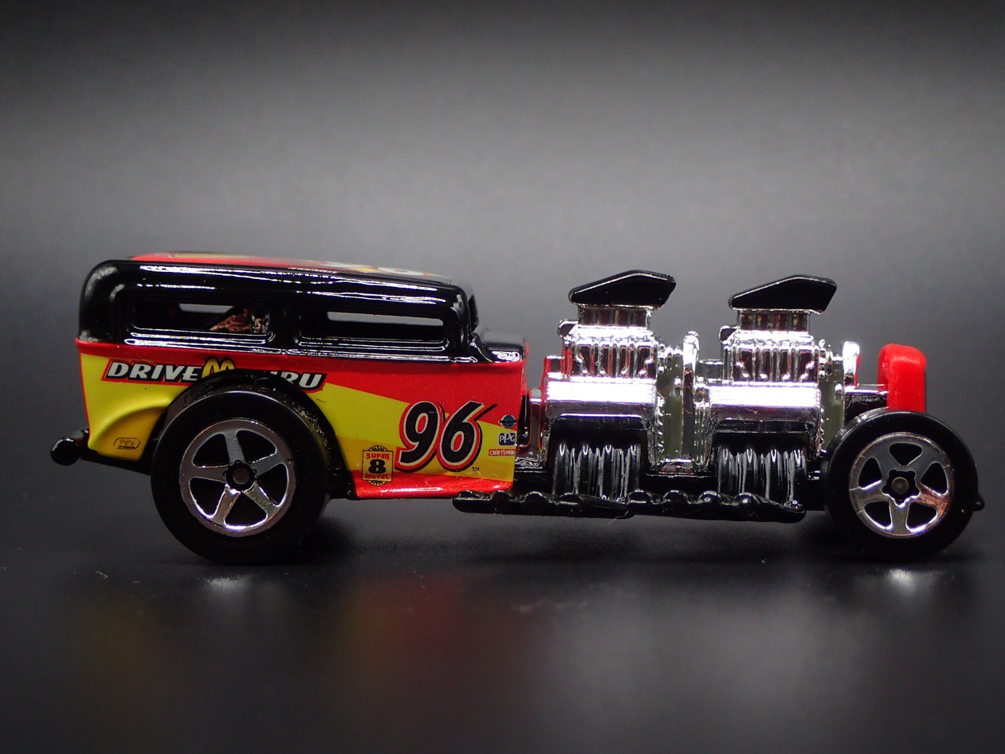 FORD ROADSTER HOT ROD WAY 2 FAST MCDONALDS 1:64 SCALE DIORAMA DIECAST MODEL CAR