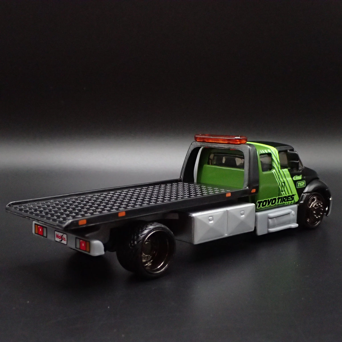 INTERNATIONAL DURASTAR FLATBED TOW TRUCK TOYO TIRES 1/64 SCALE DIECAST MODEL CAR-Burning Rubber Toy Company