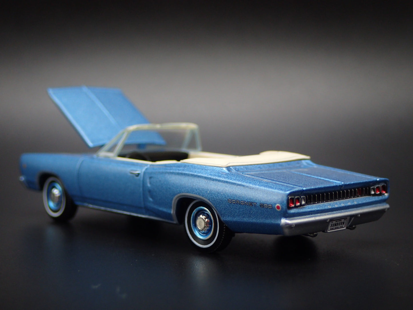 1968 68 DODGE CORONET 500 CONVERTIBLE BLUE 1:64 SCALE DIORAMA DIECAST MODEL CAR