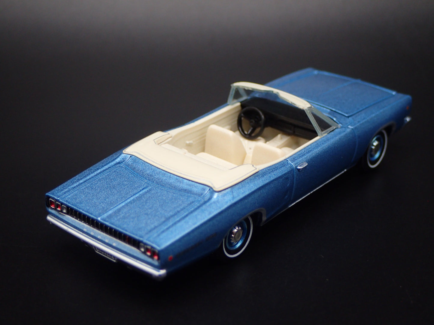 1968 68 DODGE CORONET 500 CONVERTIBLE BLUE 1:64 SCALE DIORAMA DIECAST MODEL CAR