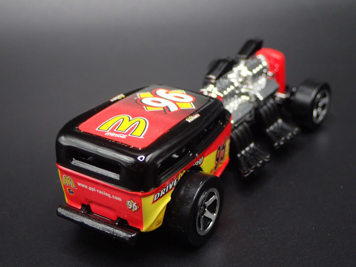 FORD ROADSTER HOT ROD WAY 2 FAST MCDONALDS 1:64 SCALE DIORAMA DIECAST MODEL CAR