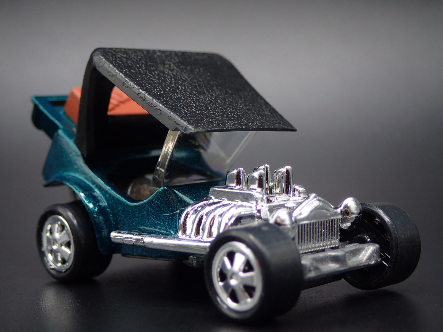 FORD ROADSTER CUSTOM HOT ROD TNT GREEN 1:64 SCALE DIORAMA DIECAST MODEL CAR