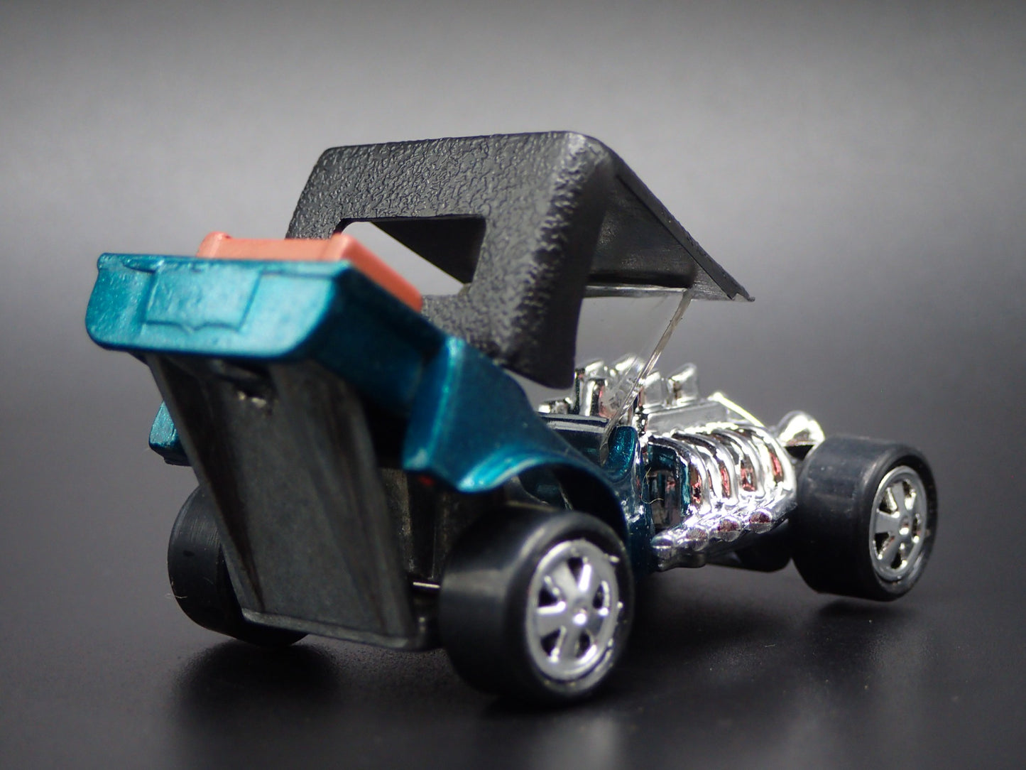 FORD ROADSTER CUSTOM HOT ROD TNT GREEN 1:64 SCALE DIORAMA DIECAST MODEL CAR