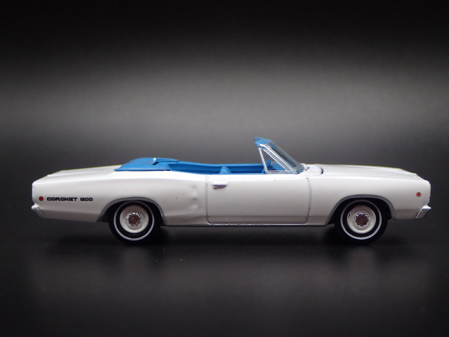 1968 68 DODGE CORONET 500 CONVERTIBLE WHITE 1:64 SCALE DIORAMA DIECAST MODEL CAR