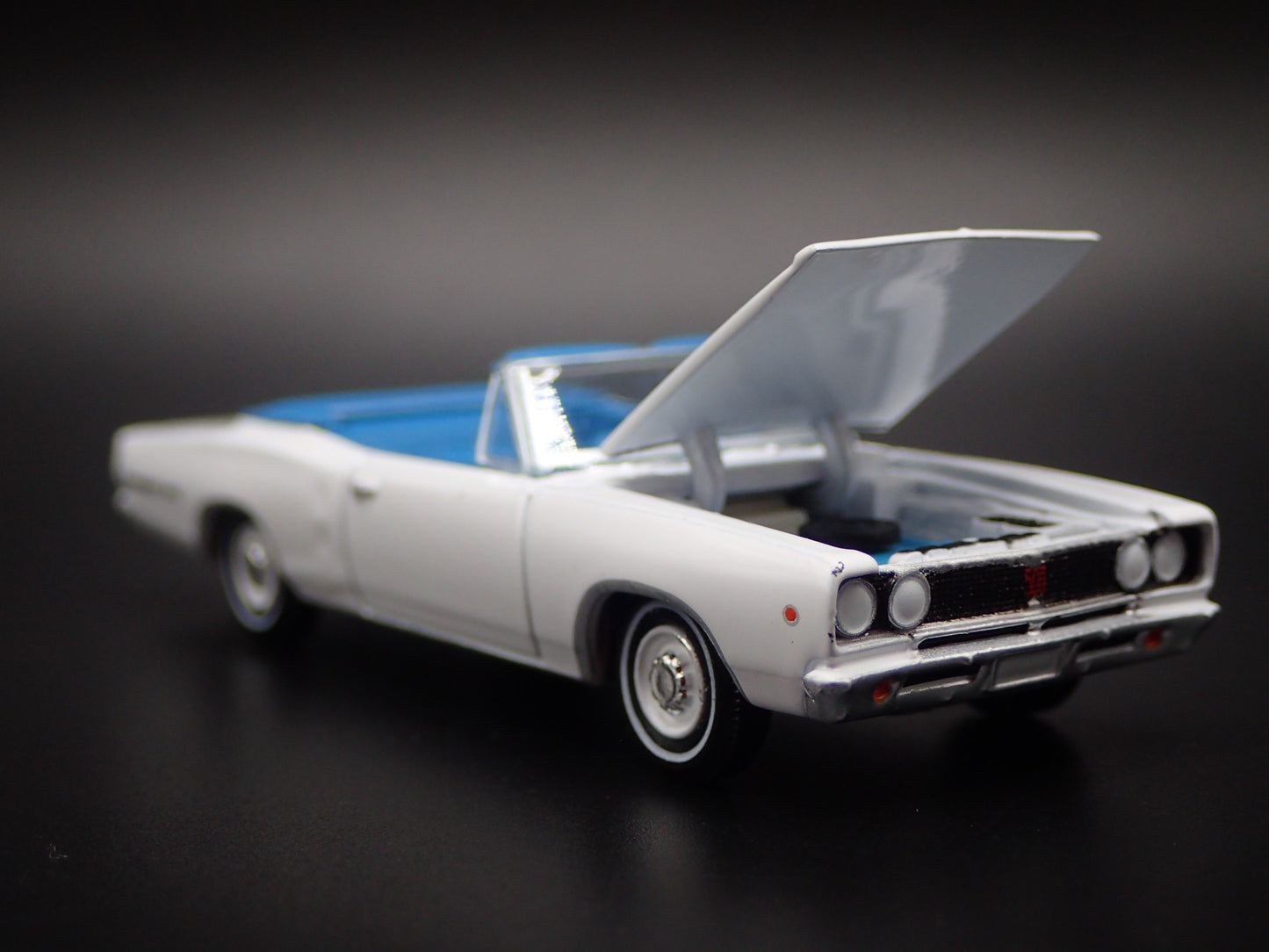 1968 68 DODGE CORONET 500 CONVERTIBLE WHITE 1:64 SCALE DIORAMA DIECAST MODEL CAR