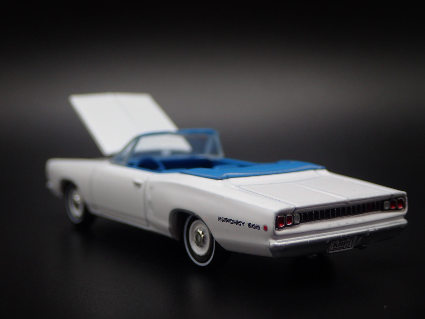 1968 68 DODGE CORONET 500 CONVERTIBLE WHITE 1:64 SCALE DIORAMA DIECAST MODEL CAR