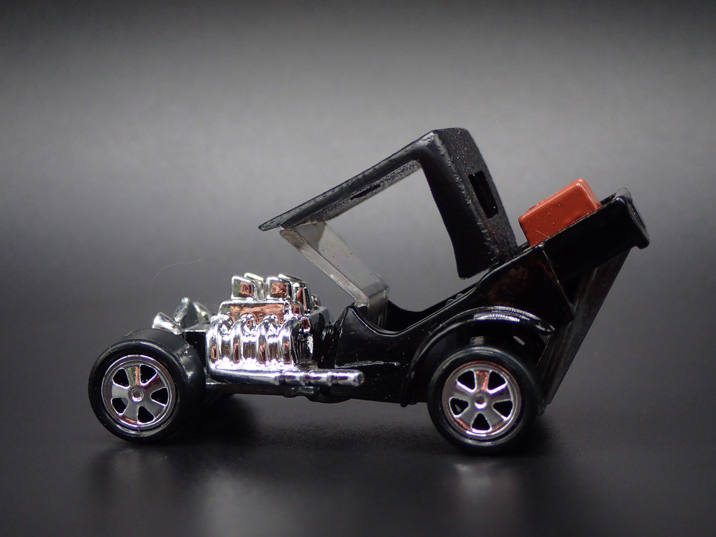 FORD ROADSTER CUSTOM HOT ROD TNT BLACK 1:64 SCALE DIORAMA DIECAST MODEL CAR