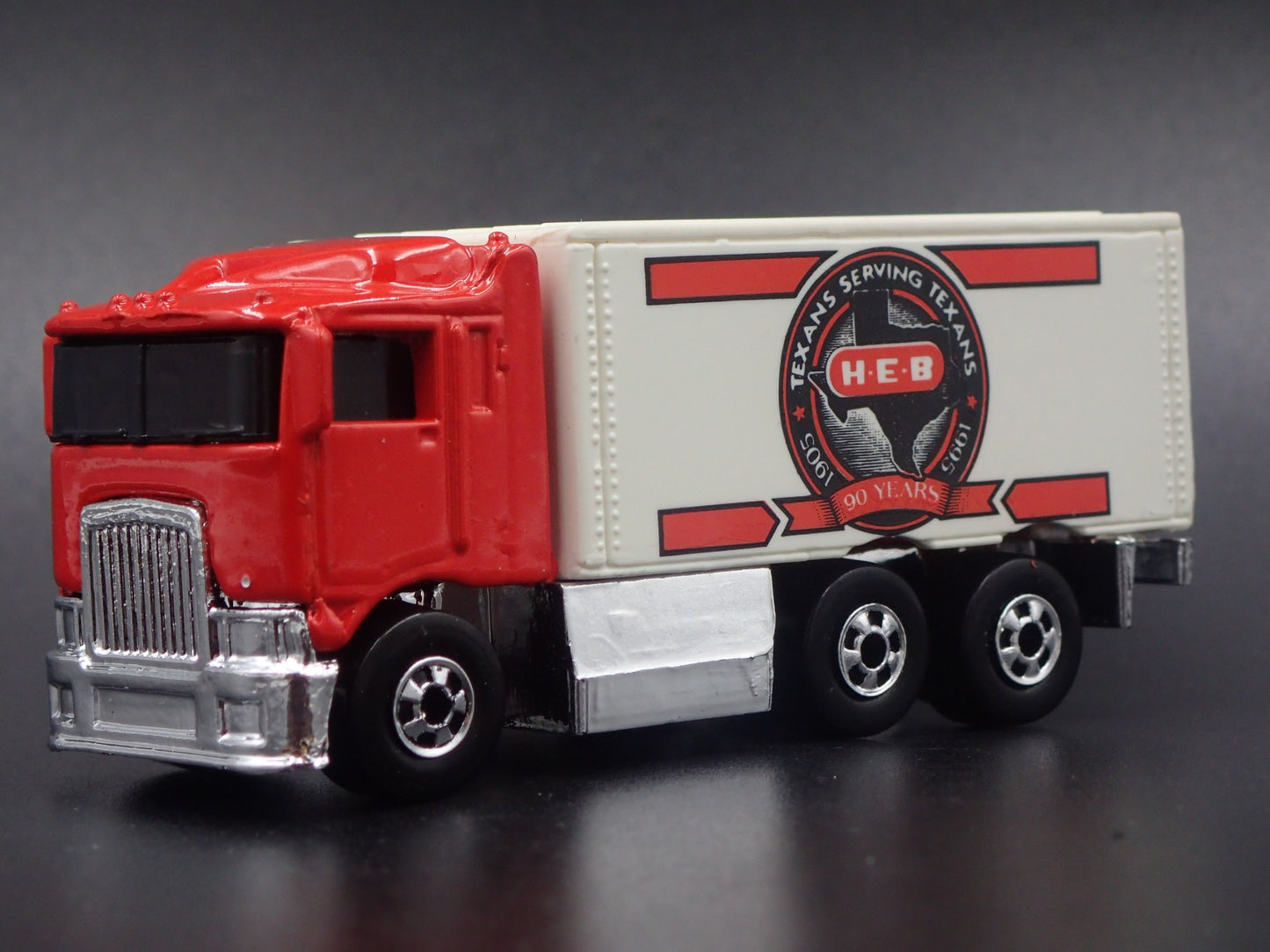 BOX DELIVERY TRUCK HIWAY HAULER HEB TEXAS 1:64 SCALE DIORAMA DIECAST MODEL CAR