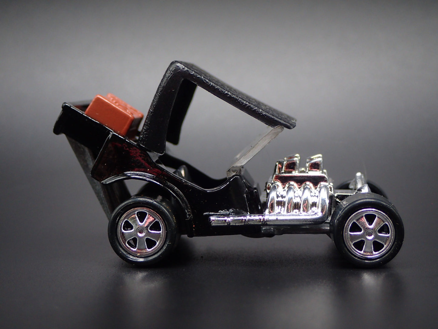 FORD ROADSTER CUSTOM HOT ROD TNT BLACK 1:64 SCALE DIORAMA DIECAST MODEL CAR