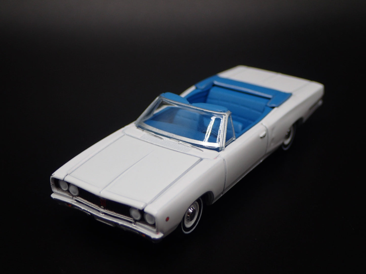 1968 68 DODGE CORONET 500 CONVERTIBLE WHITE 1:64 SCALE DIORAMA DIECAST MODEL CAR