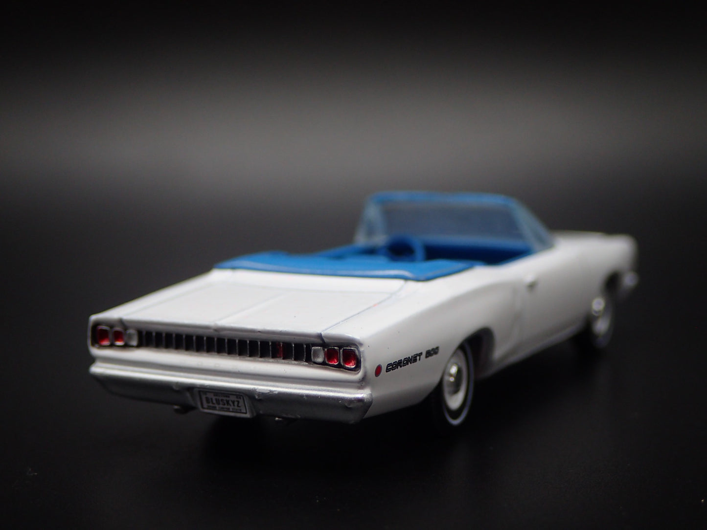 1968 68 DODGE CORONET 500 CONVERTIBLE WHITE 1:64 SCALE DIORAMA DIECAST MODEL CAR