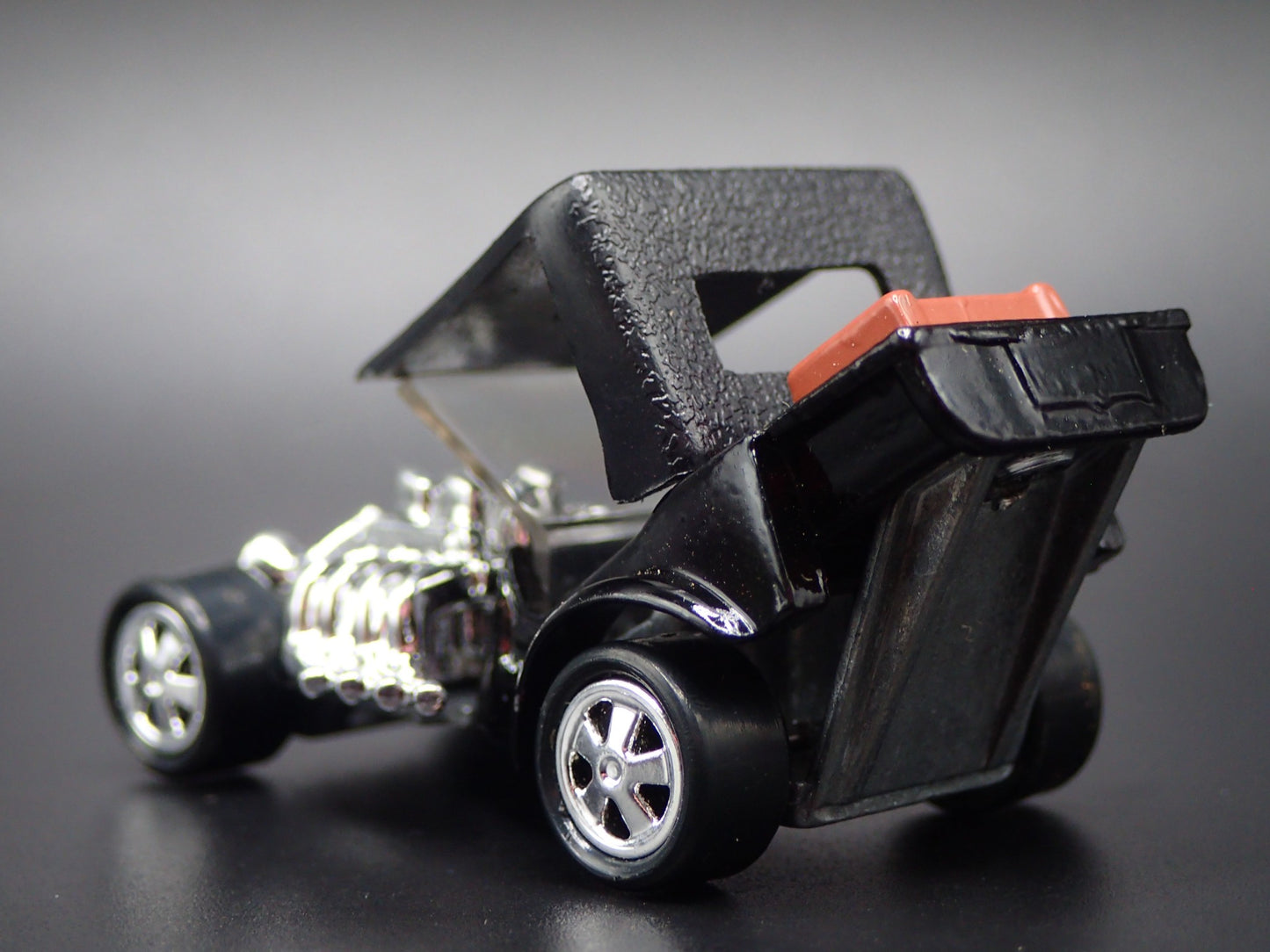 FORD ROADSTER CUSTOM HOT ROD TNT BLACK 1:64 SCALE DIORAMA DIECAST MODEL CAR