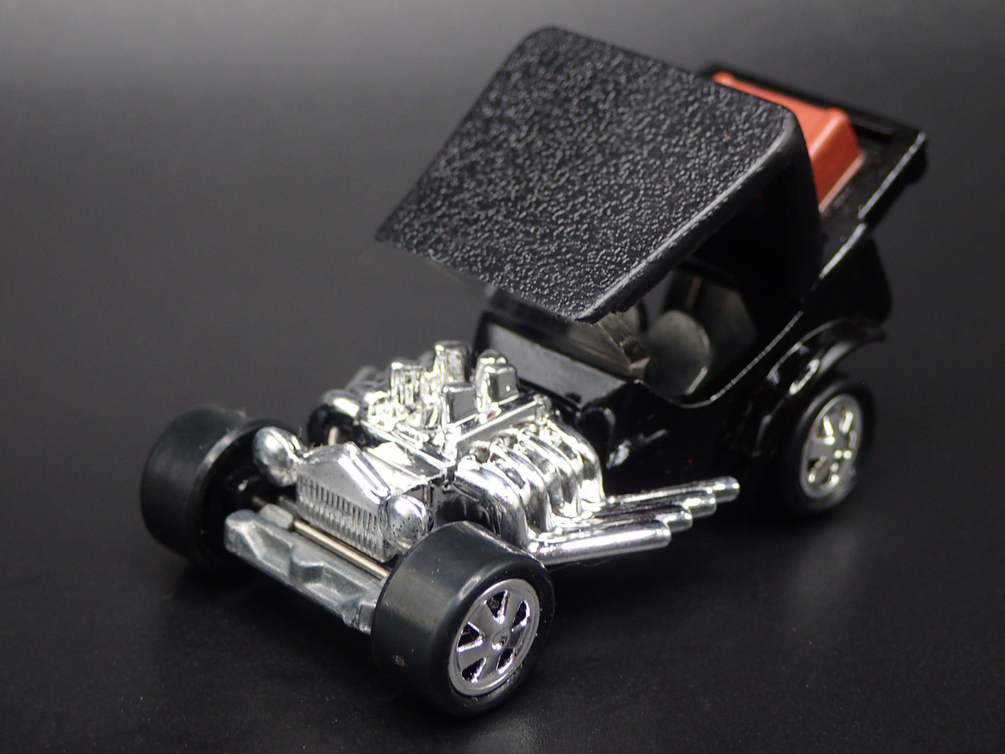 FORD ROADSTER CUSTOM HOT ROD TNT BLACK 1:64 SCALE DIORAMA DIECAST MODEL CAR