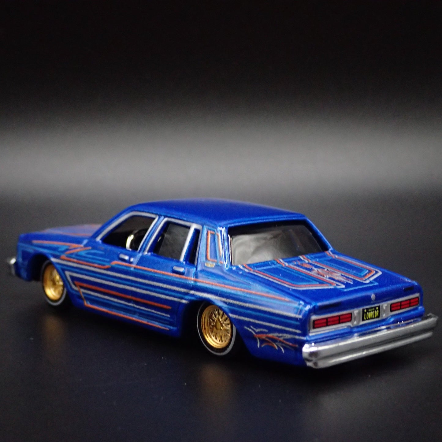 1987 CHEVY CHEVROLET CAPRICE ADJUSTABLE SUSPENSION 1/64 SCALE DIECAST MODEL CAR