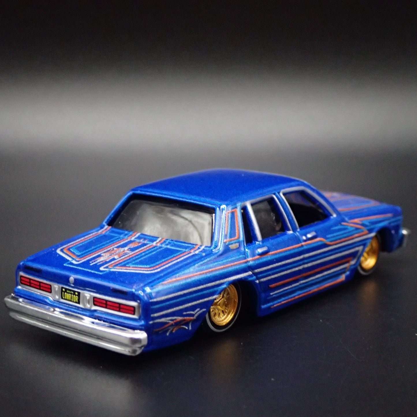 1987 CHEVY CHEVROLET CAPRICE ADJUSTABLE SUSPENSION 1/64 SCALE DIECAST MODEL CAR