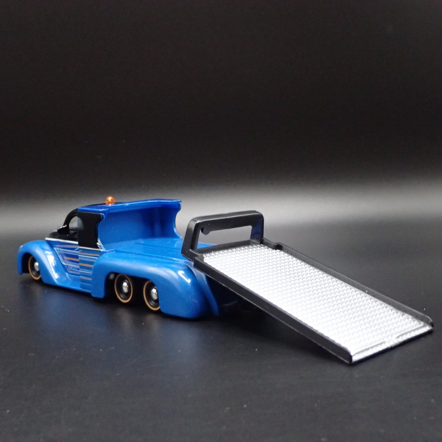 CLASSIC CUSTOM FLATBED LOW RIDER CAR HAULER 1:64 SCALE DIORAMA DIECAST MODEL CAR