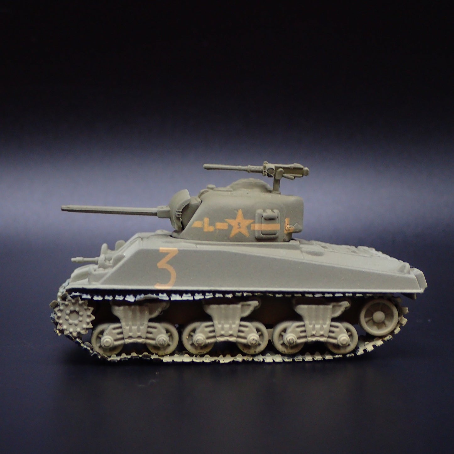 WWII M4A3 SHERMAN TANK ARMY MILITARY TUNISIA CAMP 1:100 SCALE DIECAST MODEL CAR