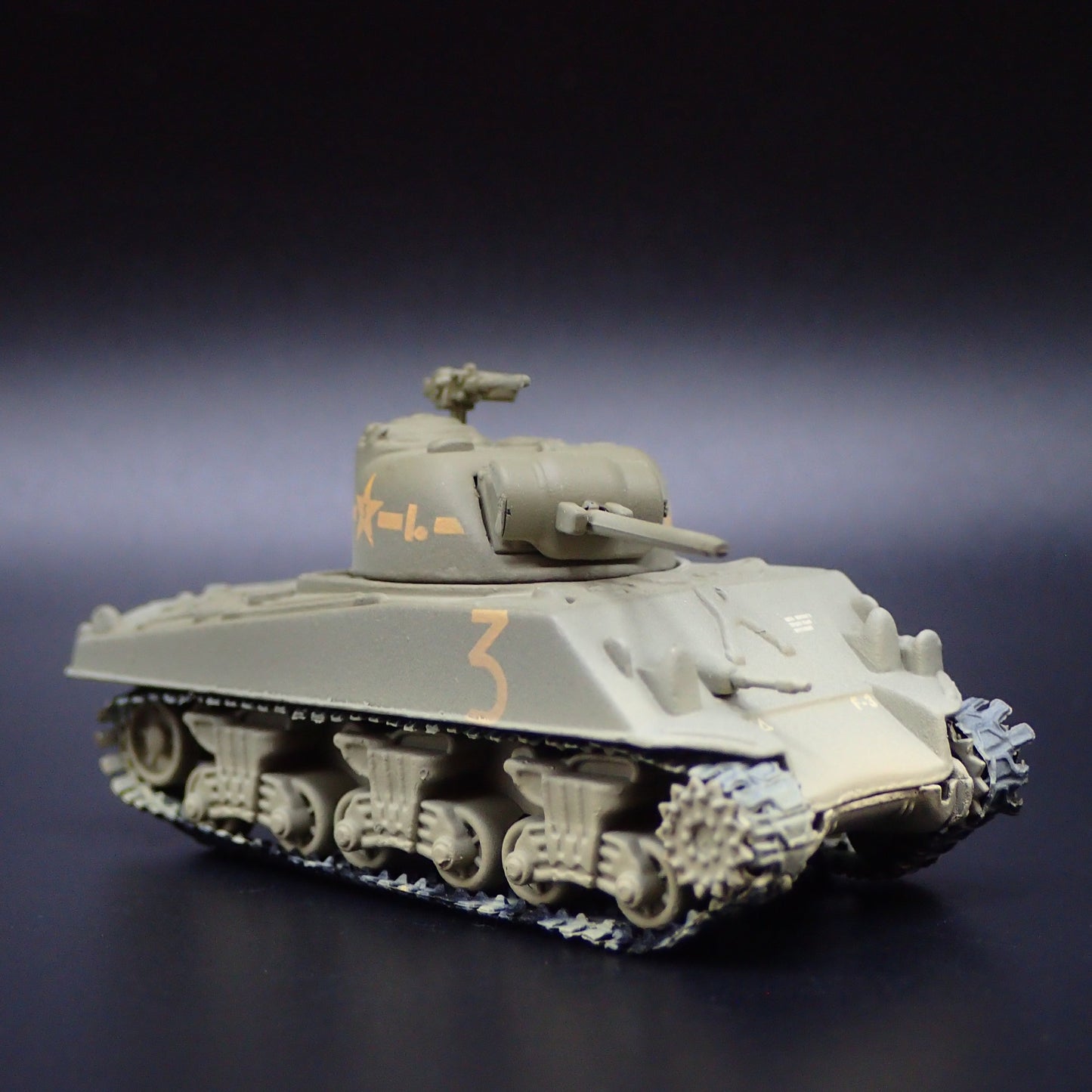 WWII M4A3 SHERMAN TANK ARMY MILITARY TUNISIA CAMP 1:100 SCALE DIECAST MODEL CAR