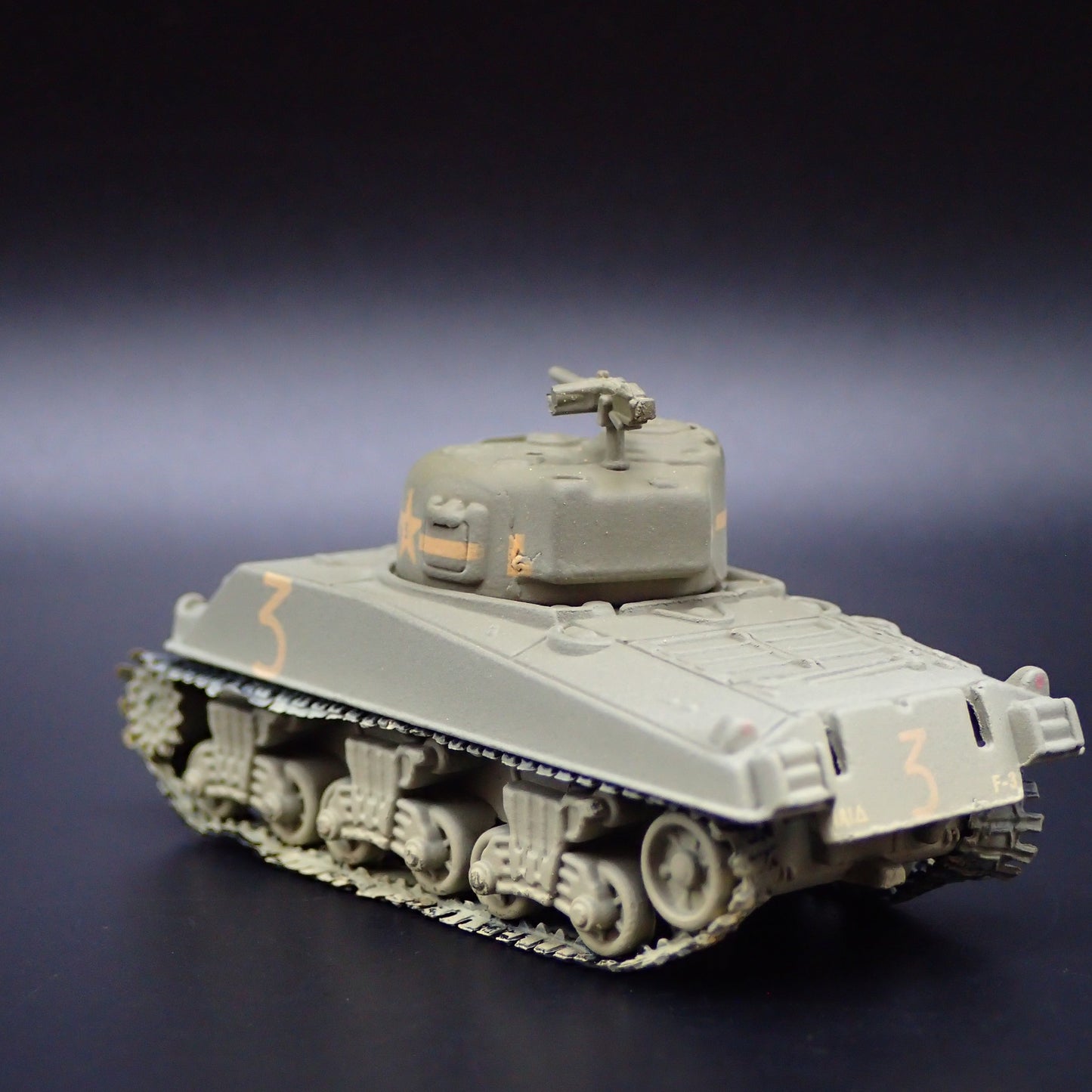 WWII M4A3 SHERMAN TANK ARMY MILITARY TUNISIA CAMP 1:100 SCALE DIECAST MODEL CAR