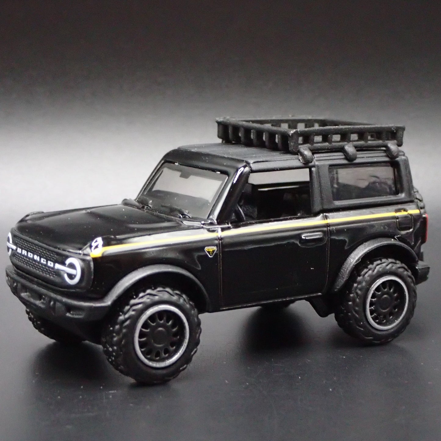 2021-2025 FORD BRONCO 2 TWO DOOR w/ HITCH 1:64 SCALE DIORAMA DIECAST MODEL CAR