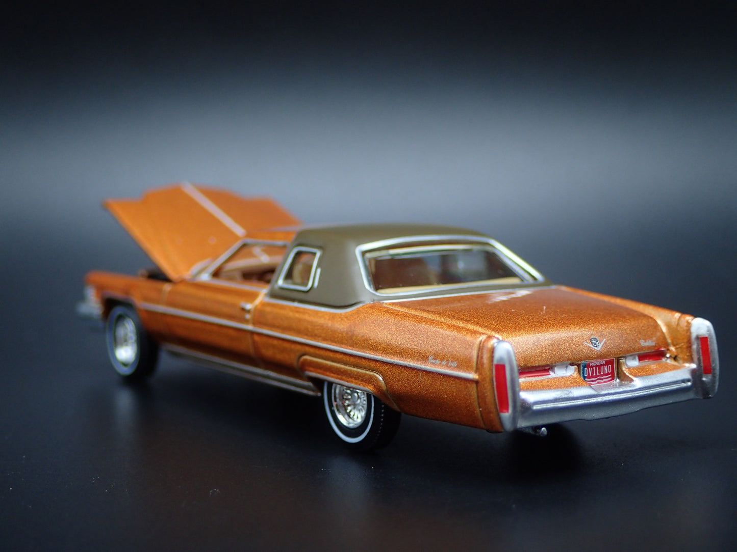 1976 76 CADDY CADILLAC DEVILLE 1:64 SCALE COLLECTIBLE DIORAMA DIECAST MODEL CAR