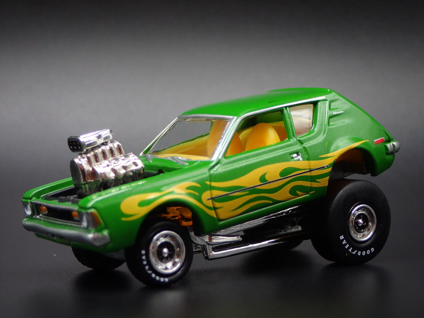 1971 71 AMC GREMLIN ZINGER GRN 1:64 SCALE COLLECTIBLE DIORAMA DIECAST MODEL CAR