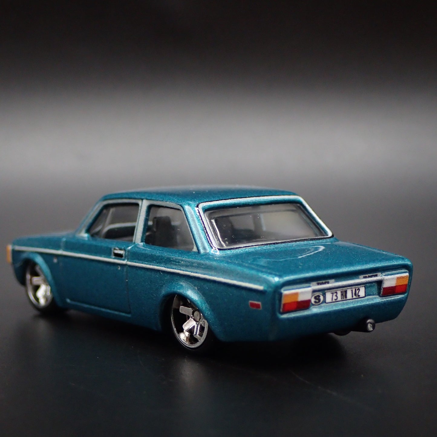 1973 73 VOLVO 142 GL 2 TWO DOOR GREEN 1:64 SCALE COLLECTIBLE DIECAST MODEL CAR