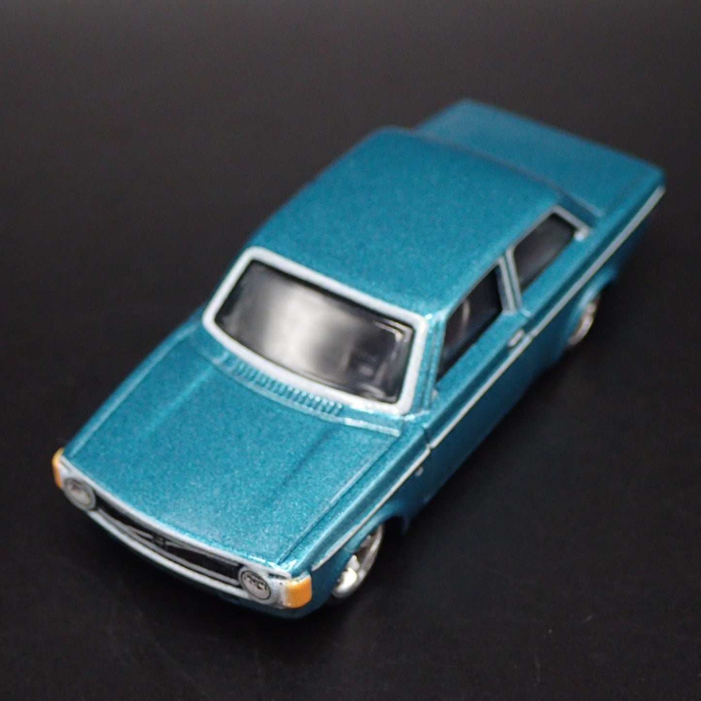 1973 73 VOLVO 142 GL 2 TWO DOOR GREEN 1:64 SCALE COLLECTIBLE DIECAST MODEL CAR