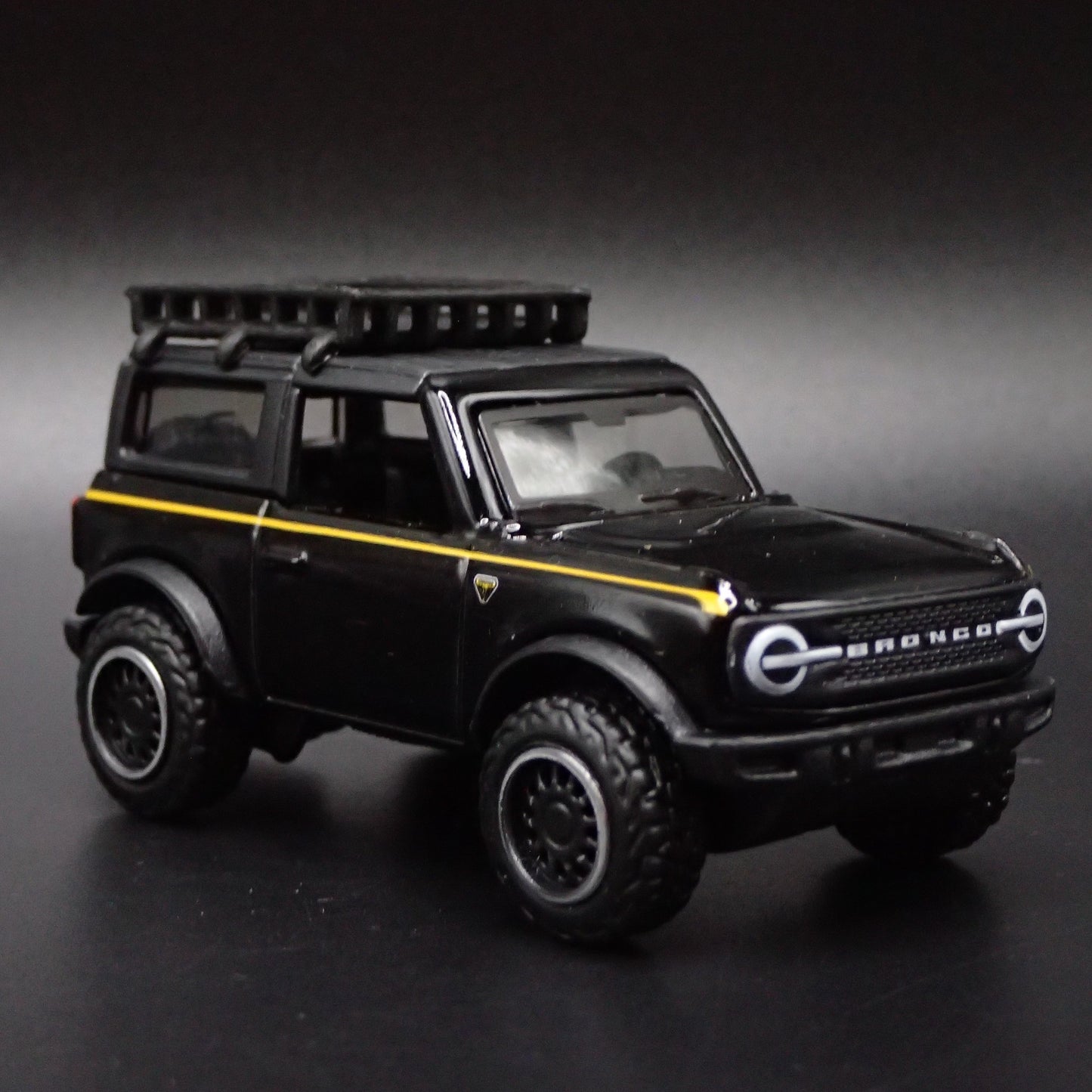 2021-2025 FORD BRONCO 2 TWO DOOR w/ HITCH 1:64 SCALE DIORAMA DIECAST MODEL CAR