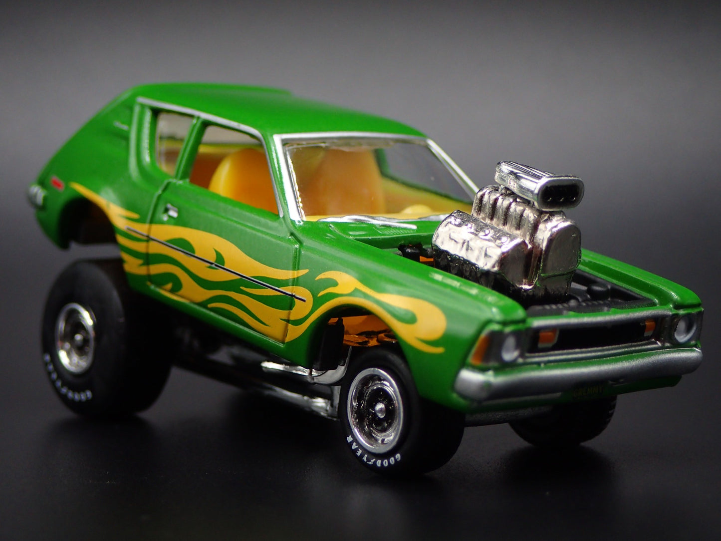 1971 71 AMC GREMLIN ZINGER GRN 1:64 SCALE COLLECTIBLE DIORAMA DIECAST MODEL CAR