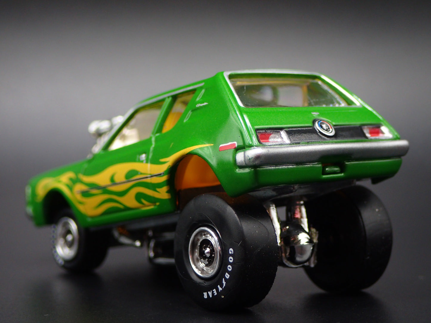 1971 71 AMC GREMLIN ZINGER GRN 1:64 SCALE COLLECTIBLE DIORAMA DIECAST MODEL CAR