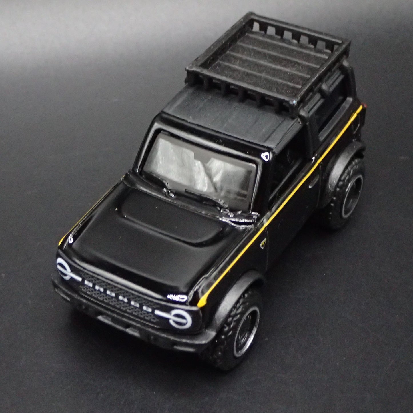 2021-2025 FORD BRONCO 2 TWO DOOR w/ HITCH 1:64 SCALE DIORAMA DIECAST MODEL CAR