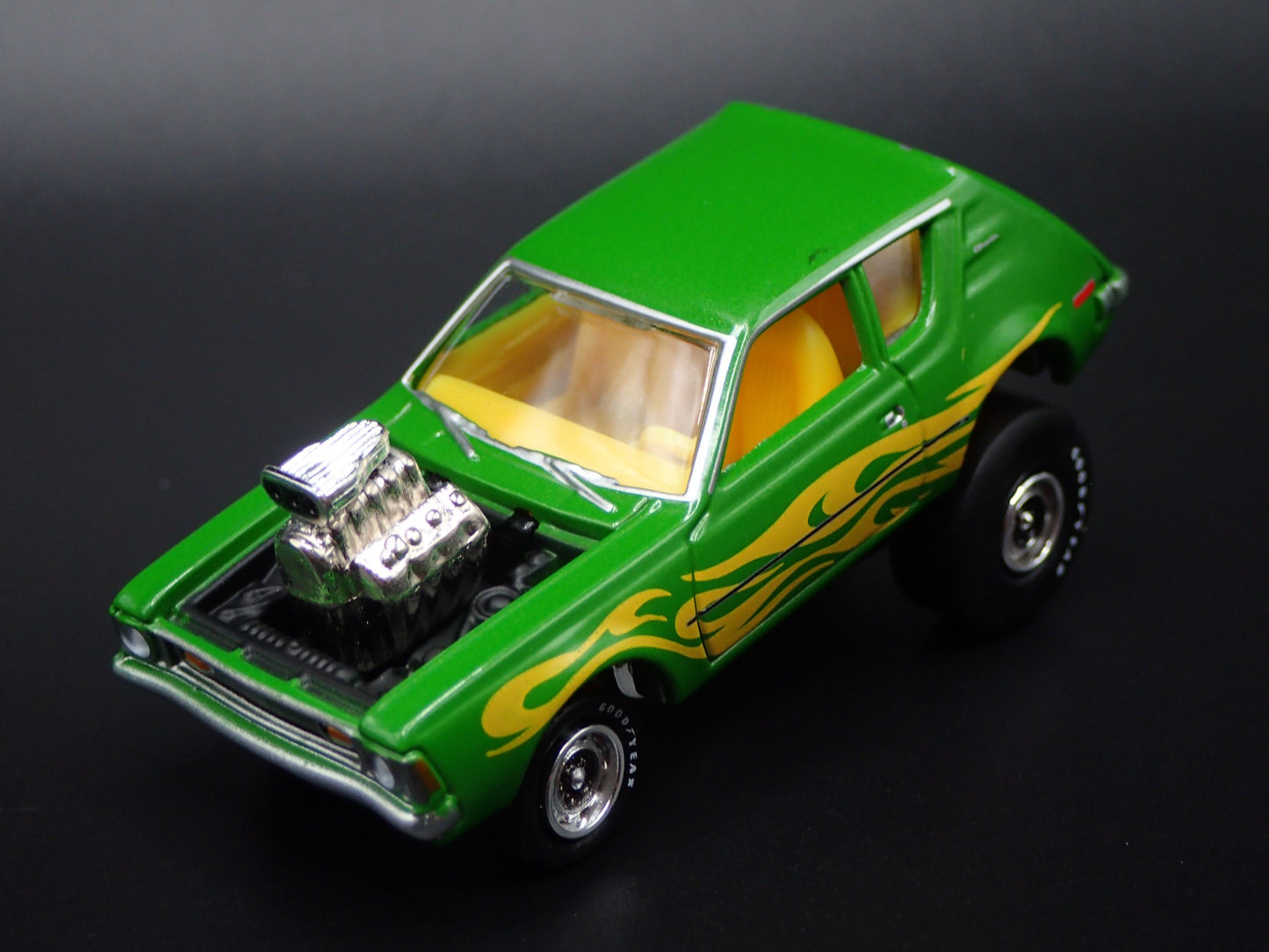 1971 71 AMC GREMLIN ZINGER GRN 1:64 SCALE COLLECTIBLE DIORAMA DIECAST MODEL CAR