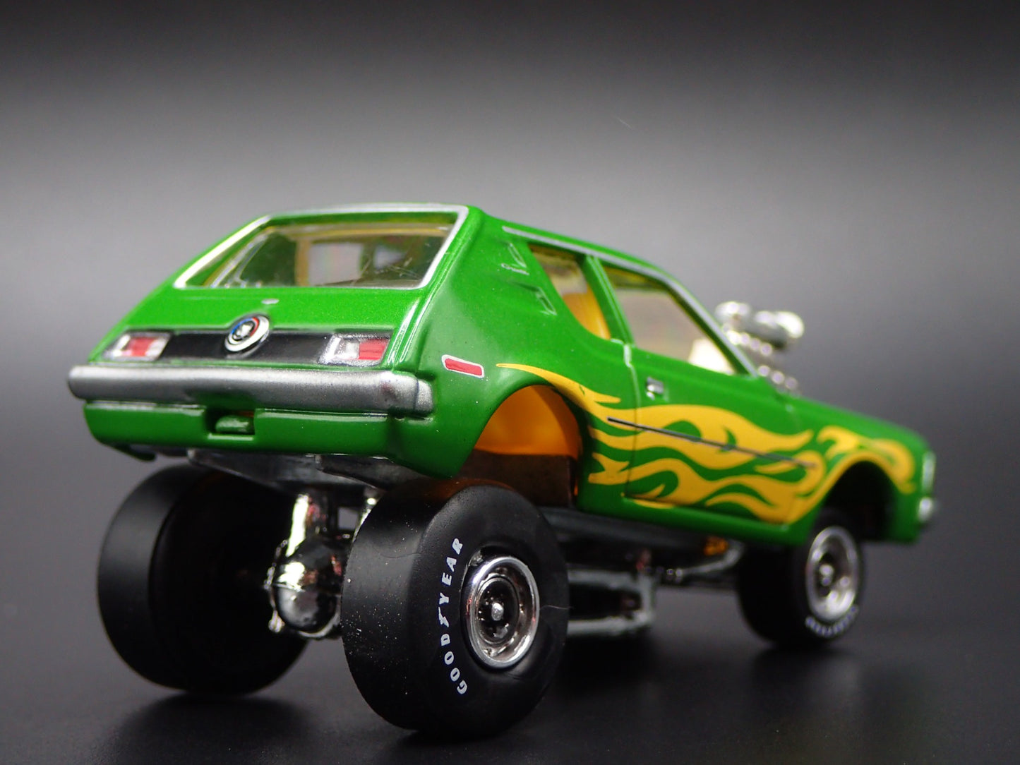 1971 71 AMC GREMLIN ZINGER GRN 1:64 SCALE COLLECTIBLE DIORAMA DIECAST MODEL CAR
